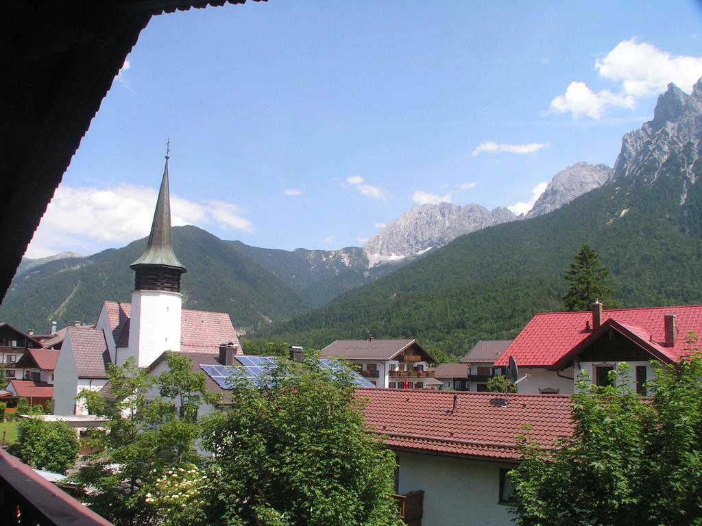 Ferienwohnung FeWo Lebensfreude Mittenwald Zimmer foto